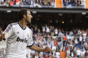 开云体育-北京队拿下公牛，当紫禁城红墙映照绿茵场