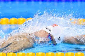 开云下载-拉文三分雨浇灭盐湖城，火箭硬仗破爵士显冠军相