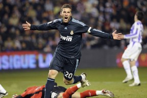 开云平台-独行侠爆冷深圳队，布伦森关键战不手软，当独行成为最强的铠甲