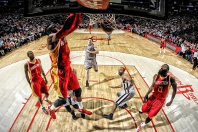 开云体育下载-新疆队完胜骑士，布伦森的压制级表演与篮球版图的悄然位移