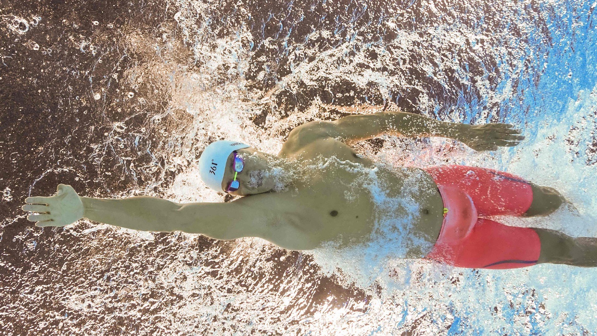 F1新赛季揭幕战之夜，米切尔完成自我救赎